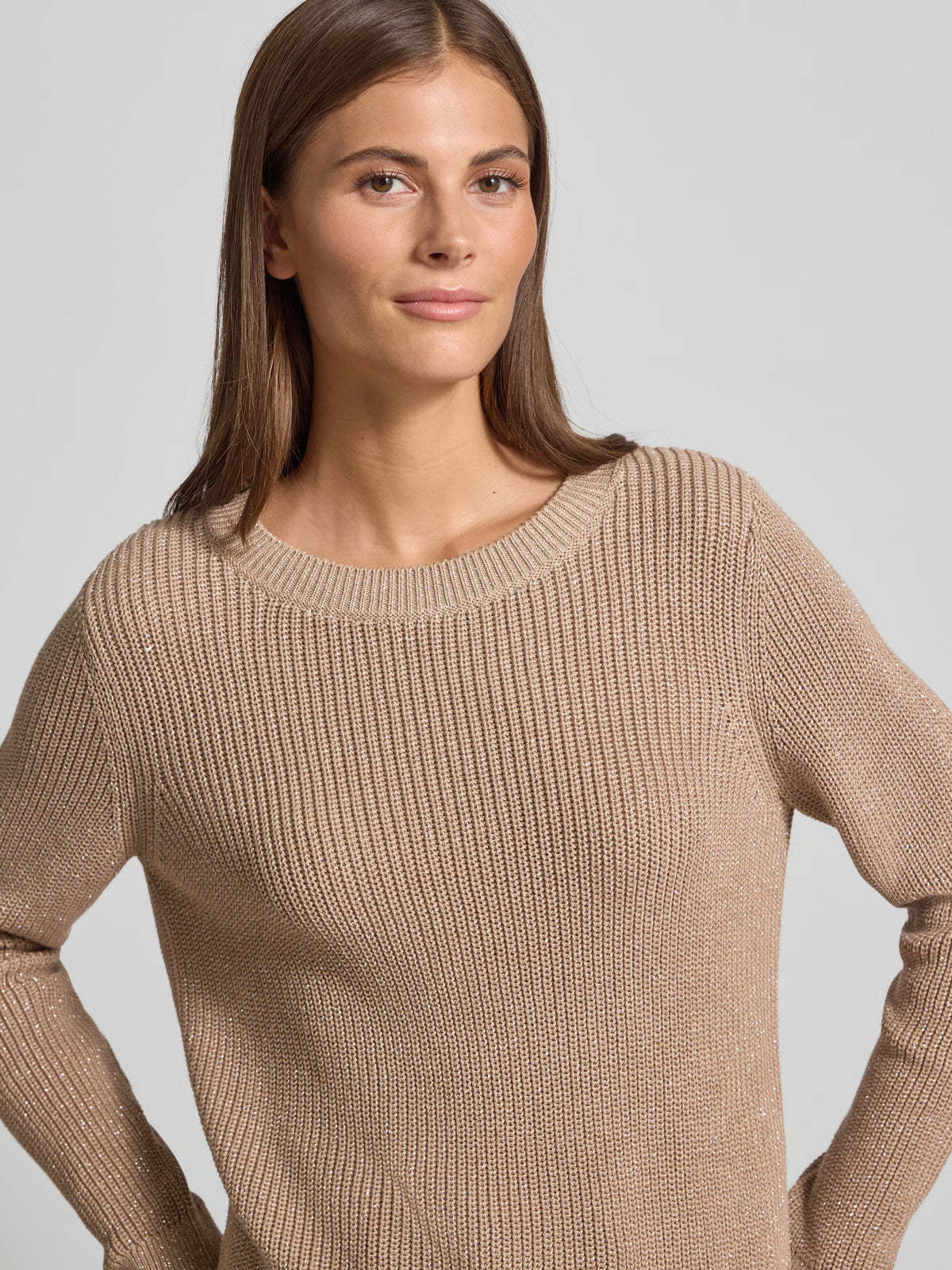 Strickpullover mit gerippten Abschlüssen in hellbraun